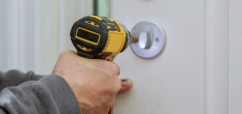 Street Locksmith For Smart Lock Repair in Stapleton, NY